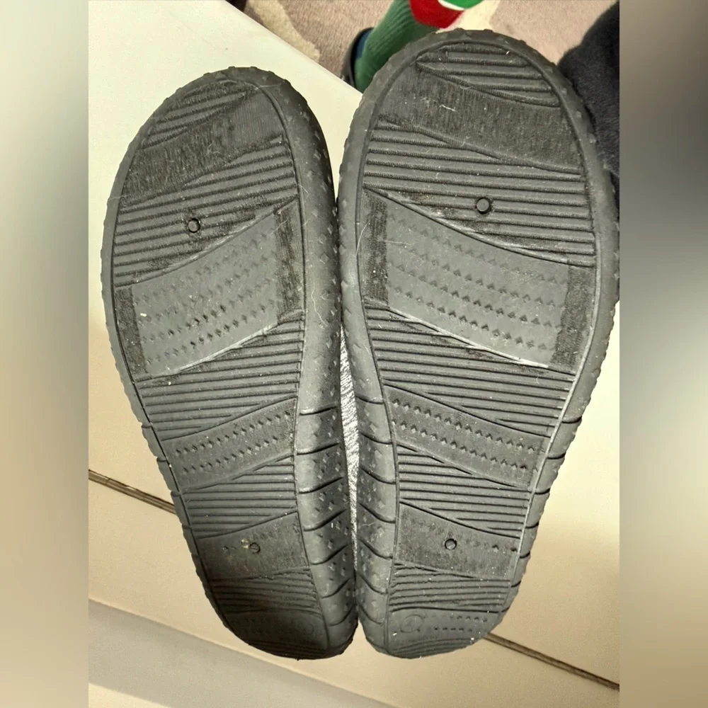 Cat & Jack Black and Gray kids water shoes